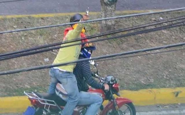 Venezuela: Encapuchados disparan contra estudiantes en Mérida - 1