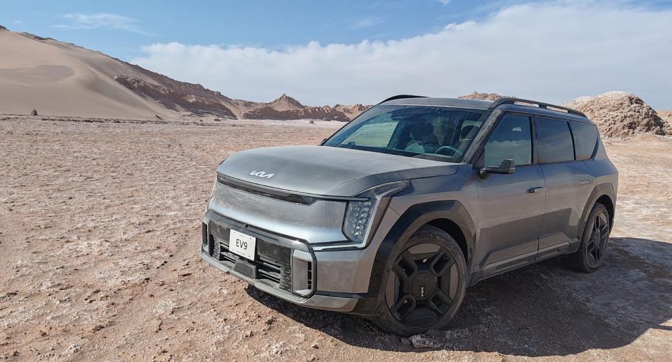Kia EV9 en el desierto de Atacama. (Foto: Diego Barrio de Mendoza)