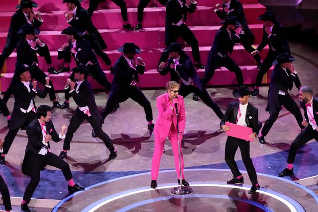 Ryan Gosling protagonizó uno de los momentos más comentados del Oscar 2024 al cantar en vivo "I'm Just Ken", el tema principal de su personaje en la película "Barbie".