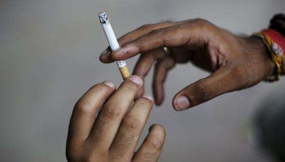 Por cada 100 personas no fumadoras, 12 empiezan a fumar, seg&uacute;n un estudio peruano realizado en el 2013.  (Foto: Reuters)