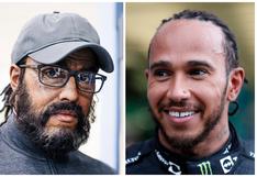 Lewis Hamilton se disfraza de anciano para sorprender a tres niños en la fábrica de Mercedes