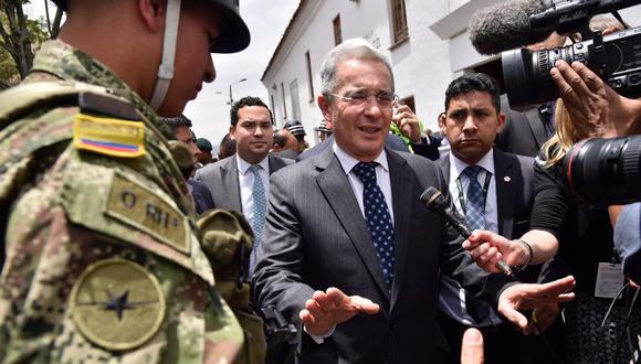 Refuerzan seguridad de Álvaro Uribe ante posible atentado contra su vida. (Foto: AFP)