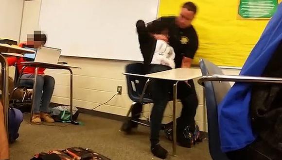 ¿Violencia racial? Policía de EE.UU. golpea a estudiante #VIDEO
