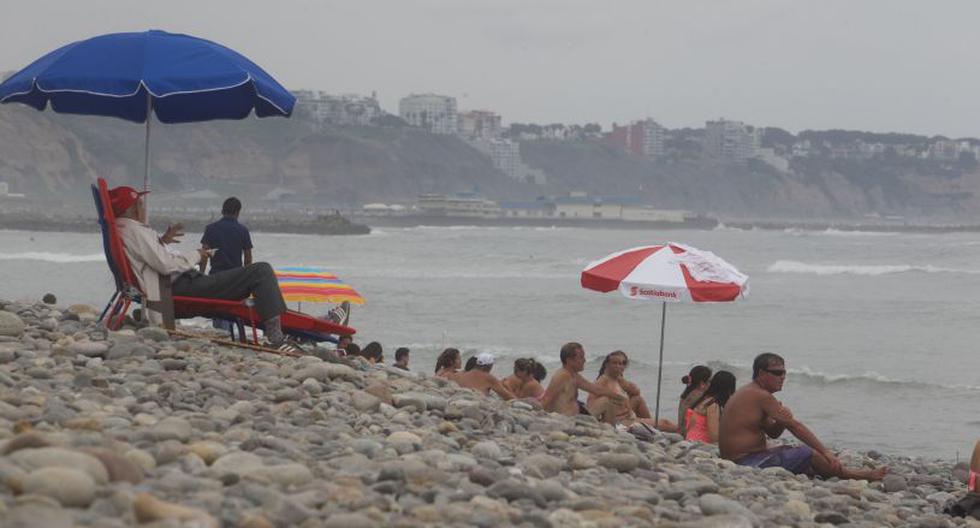 El índice máximo UV en Lima alcanzará el nivel 15 este lunes, según el Senamhi. Si planea ir a la playa, no olvide usar bloqueador. (Foto: GEC)