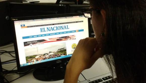 Se observa la página web del diario "El Nacional" de Venezuela en el monitor de una persona. (Foto: El Nacional de Venezuela / GDA).
