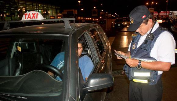 Aeropuerto Jorge Chávez: 22 taxis fueron llevados al depósito
