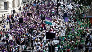 Miles de mujeres en Reino Unido celebran los 100 años del voto femenino [FOTOS]