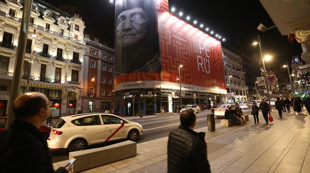 El Perú fue el país invitado de ARCOmadrid 2019. Un aviso en la  célebre Gran Vía anuncia la participación nacional en la feria española. (Foto: Víctor Idrogo/ El Comercio)