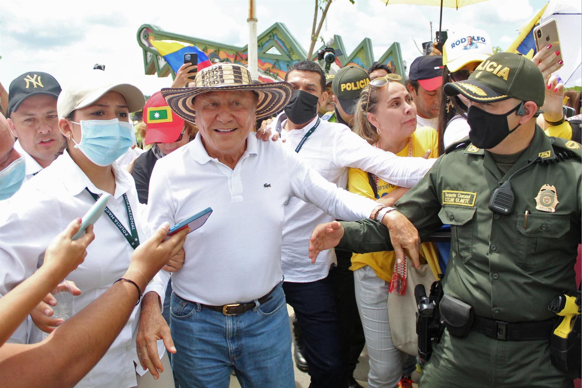 In this June 8, 2022 photo, Colombian presidential candidate Rodolfo Hernández greets supporters during a tour of the Malecón in Barranquilla.  (EFE/ Jose Torres).