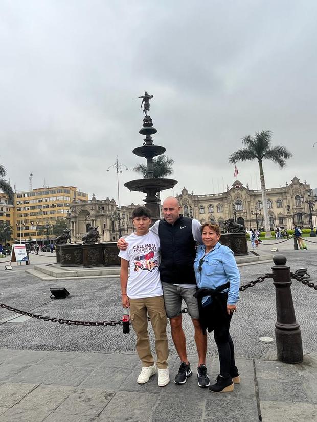 Alonso with Pablo and Estrella, his parents, on one of his many visits to Peru.  (Photo: personal archive)
