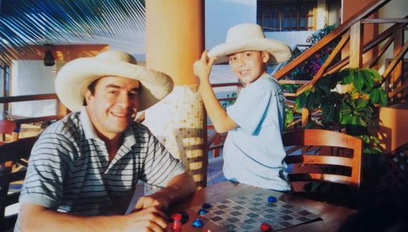 Yonhy Lescano y su hijo Juan Lescano, fruto de su matrimonio con Patricia Contador, abogada nacida en Chile. (Foto: Archivo familiar)