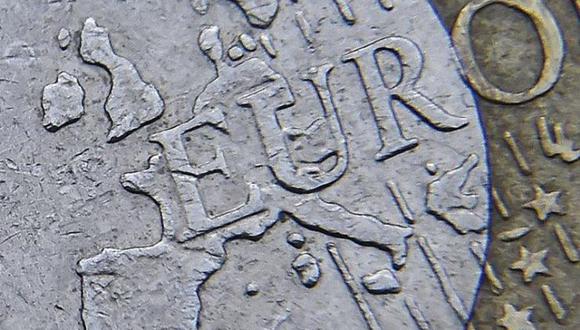 En la imagen, una moneda del euro en una fotografía ilustrada de archivo. REUTERS/Toby Melville