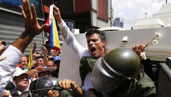 Leopoldo López en una imagen del 18 de febrero del 2014, cuando fue detenido por el régimen de Nicolás Maduro. (REUTERS/Jorge Silva).