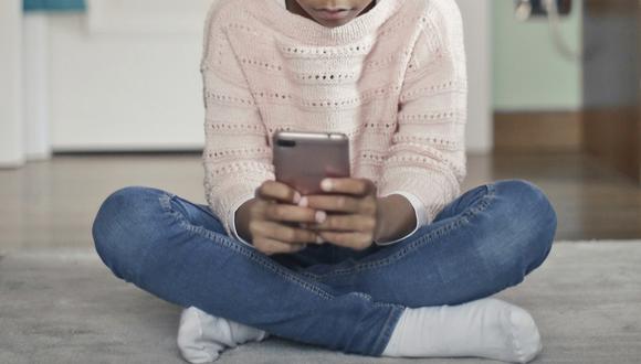 Dos estudios han mostrado que el uso prolongado de smartphones en menores tiene consecuencias negativas de aprendizaje. (Foto: unsplash.com)