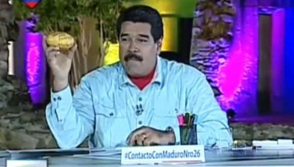 A Maduro le tiraron un mango en la cabeza y regaló una casa