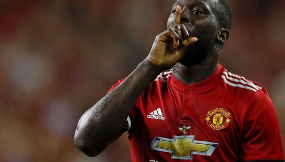 Los aficionados del Manchester United le dedicaron una canción muy incómoda a Romelu Lukaku. El goleador belga está muy indignado por tal situación. (Foto: AFP)