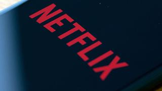 Netflix se disculpa por afiche que sexualizaba a niñas de 11 años 