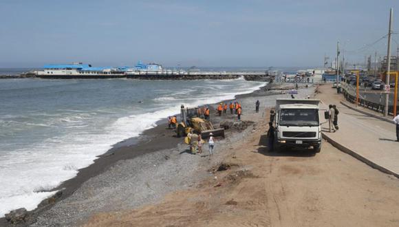 En marzo pasado, la comuna de Miraflores retiró escombros de la playa Redondo. (Juan Ponce/GEC)