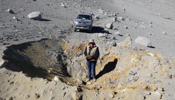 Volcán Ubinas expulsa rocas del tamaño de un auto Volkswagen