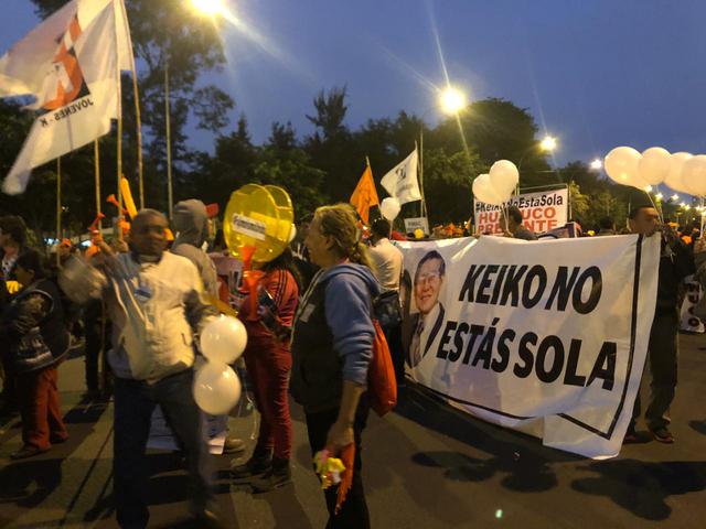 Así se desarrolla la marcha en apoyo a Keiko Fujimori, lider de Fuerza Popular implicada en proceso de lavado de activos. (Foto: Claudia Sovero)