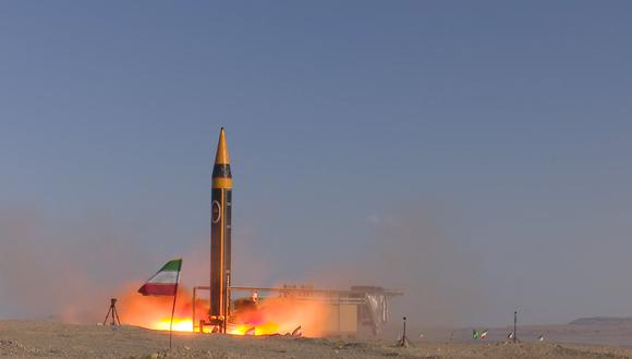 El misil Khaibar durante una prueba en un lugar no revelado. (AFP).