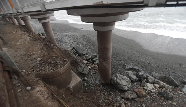 En este estado se encuentra el malecón de la Costa Verde, a pocos días del inicio de los Juegos Panamericanos 2019. (Foto: Renzo Salazar / El Comercio)