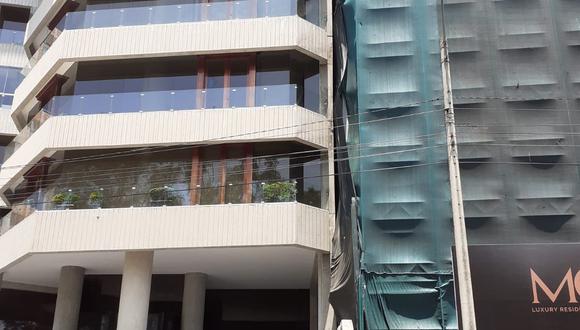 Giovanni Galli, representante de las víctimas, aseguró que los ladrones usaron una soga para bajar desde la terraza hasta el balcón del piso 8.