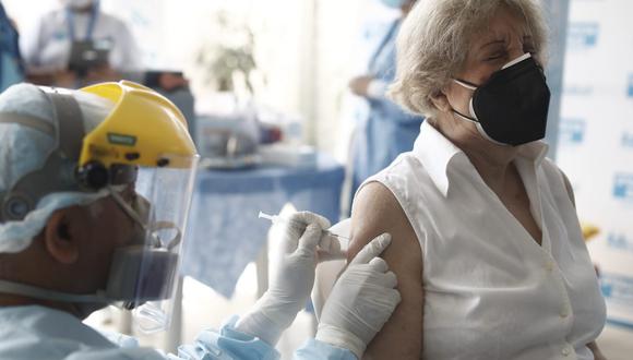 El proceso de vacunación comenzó el martes 9 de febrero en los principales centros de salud en Lima y Callao. (Foto: GEC)