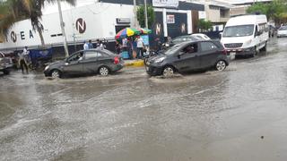 Piura: intensa lluvia causa aniego en principales vías de la ciudad | FOTOS