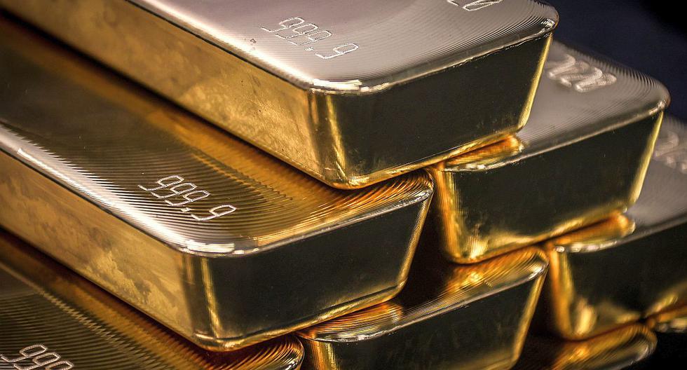 Gold falls for fourth consecutive week, bets on Fed rates reduce its appeal