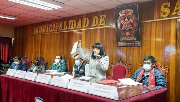 La primera ministra Mirtha Vásquez se reunió por cerca de dos horas con al menos 40 dirigentes cocaleros de Carabaya. En la cita participó también un representante de la zona del Vraem. (Foto: PCM)