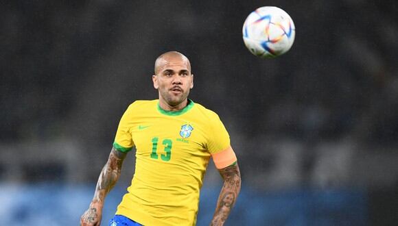 El brasileño Dani Alves es uno de los futbolistas veteranos que estará presente en Qatar 2022. (Foto: Charly TRIBALLEAU / AFP).