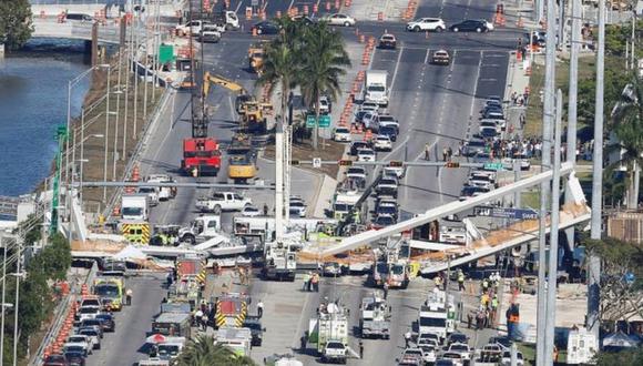 El colapso de un puente peatonal en Miami el jueves causó la muerte de al menos cuatro personas. (Foto: Reuters)
