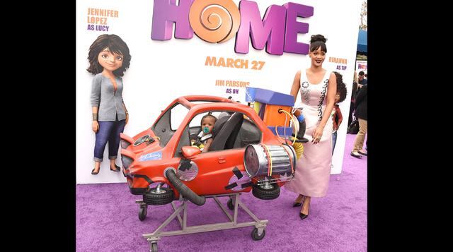 Jennifer López llevó a sus hijos a la premiere de "Home" - 10