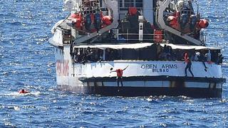 Fiscalía italiana ordena el desembarco de los migrantes del Open Arms en Lampedusa