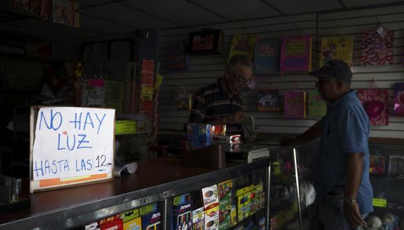 Venezuela | Además de la luz, ¿qué pierde el país que gobierna Nicolás Maduro con los apagones? (Bloomberg)