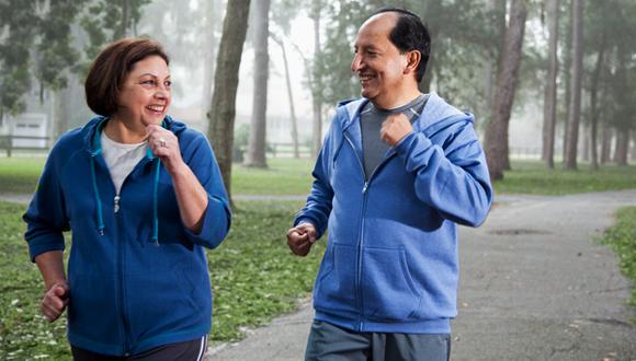 Las personas que realizan una actividad física constante presentan un mejor funcionamiento de su sistema cardio respiratorio y muscular.