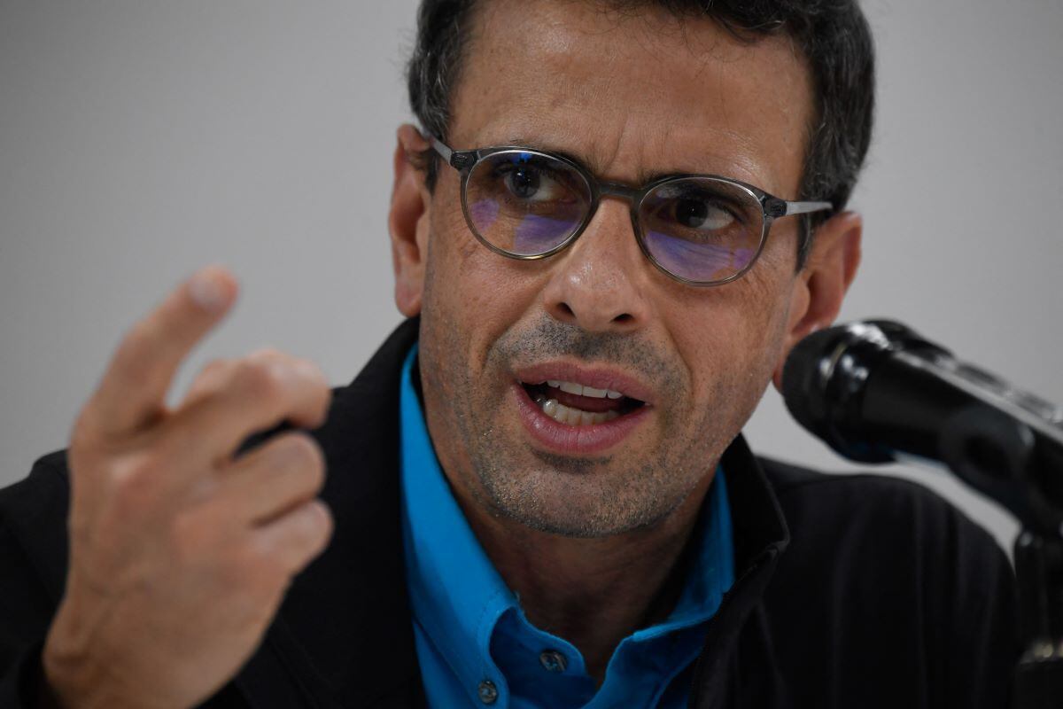 Venezuelan opposition leader Henrique Capriles Radonski speaks during a press conference in Caracas, on November 19, 2021. (Federico PARRA / AFP).