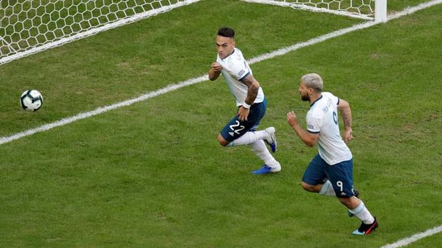 Lautaro Martínez fue el autor del 1-0 en el Argentina vs. Qatar por la tercera fecha de la Copa América 2019. El duelo se dio en el Arena Do Gremio (Foto: AFP)