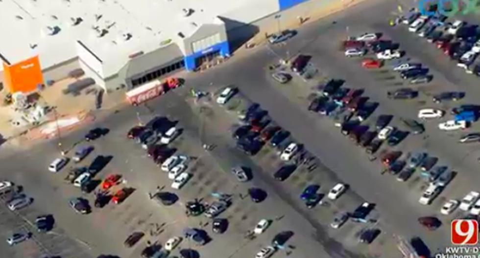Tiroteo en un Walmart de Oklahoma dejó tres muertos. (Foto: Captura de video)