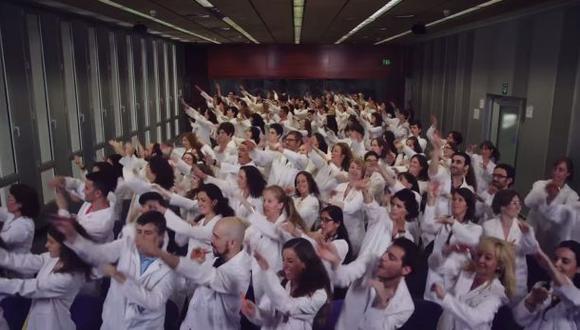 Científicos cantan y bailan para recibir donaciones [VIDEO]