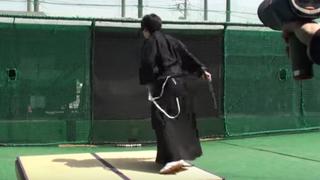 Samurái cortó pelota de béisbol que iba a 161 km/h [VIDEO]