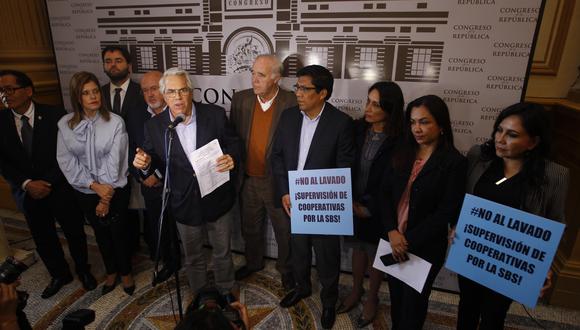 El pleno del Congreso decidió este jueves que el dictamen de ley que establece que las cooperativas de ahorro y crédito sean supervisadas por la SBS vuelva a ser revisado por las comisiones de Economía y de Producción.(Foto: Hugo Pérez / El Comercio)