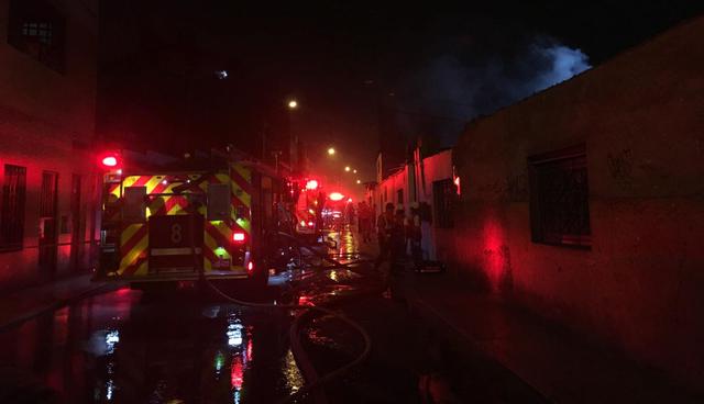 Incendio consumió viviendas de la cuadra 7 del jirón Huari, en Barrios Altos. (Yohanna Navarrete/El Comercio)