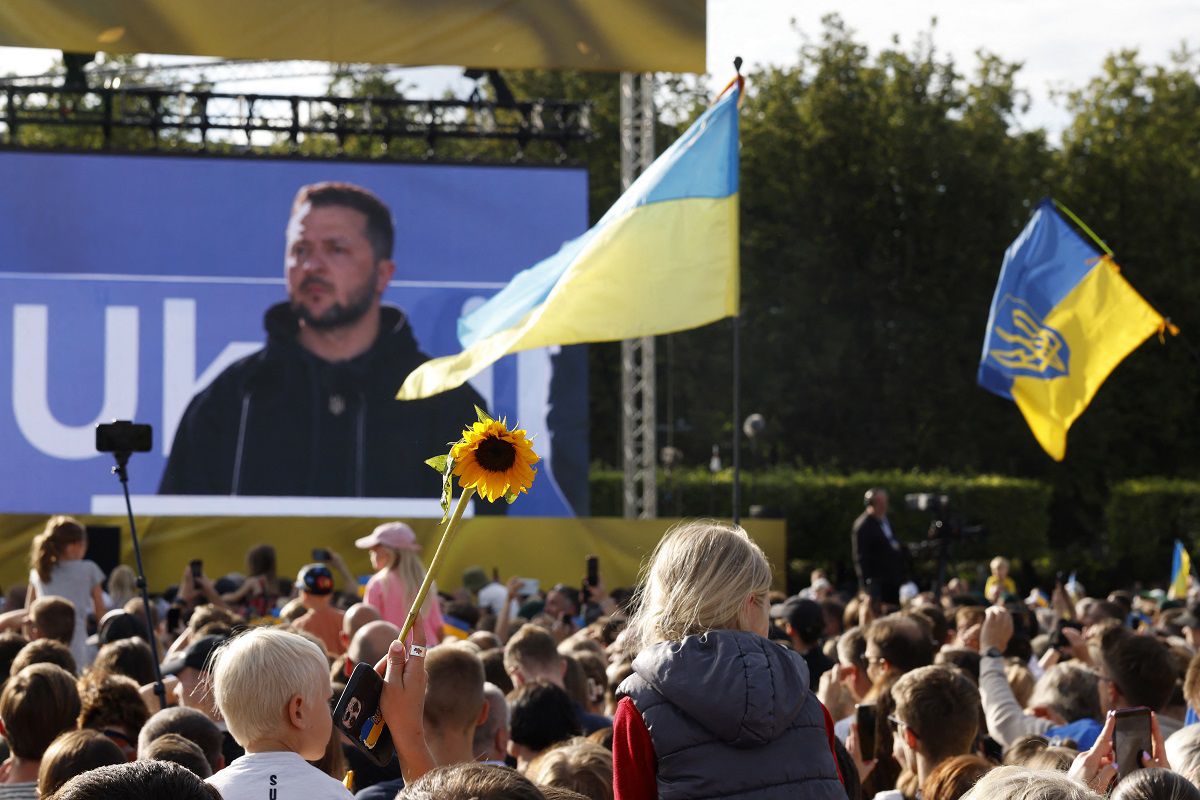 Zelenski addresses the crowd at Lukiskiu Square in Vilnius on July 11, 2023, during a NATO summit.  (Photo by Odd ANDERSEN / AFP)