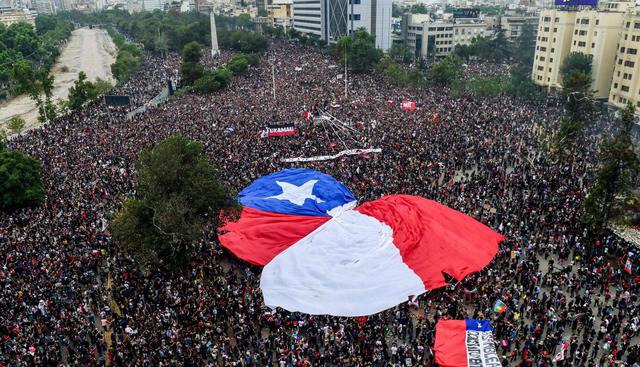La emblemática Plaza Italia ha sido el epicentro de las protestas en Chile. (Foto: AFP).