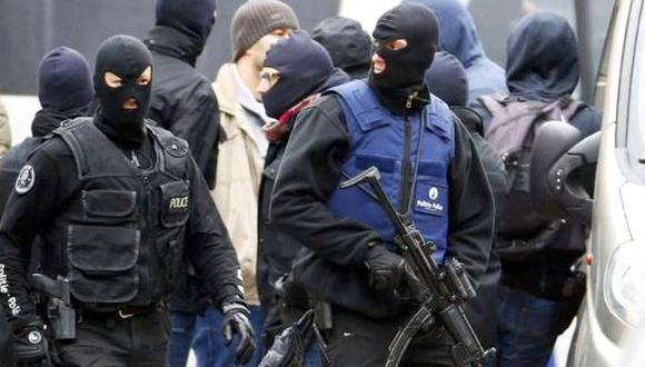 Polic&iacute;a de B&eacute;lgica en noviembre durante un operativo en Molenbeek, Bruselas, para buscar a sospechosos de los atentados de Par&iacute;s. (Foto: Reuters)