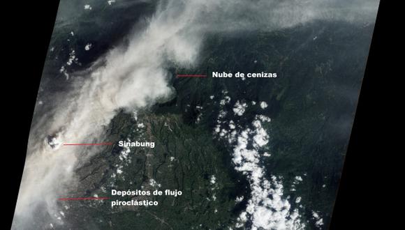 NASA comparte foto de erupción de volcán en Indonesia