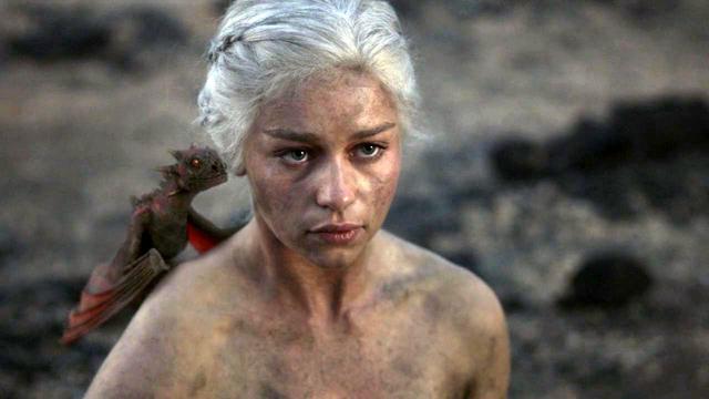 Daenerys Targaryen y el nacimiento de sus dragones. (Foto: HBO)