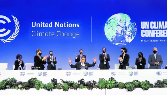 COP26 President Alok Sharma gestures as he receives applause during the UN Climate Change Conference (COP26) in Glasgow, Scotland, Britain November 13, 2021. REUTERS/Yves Herman